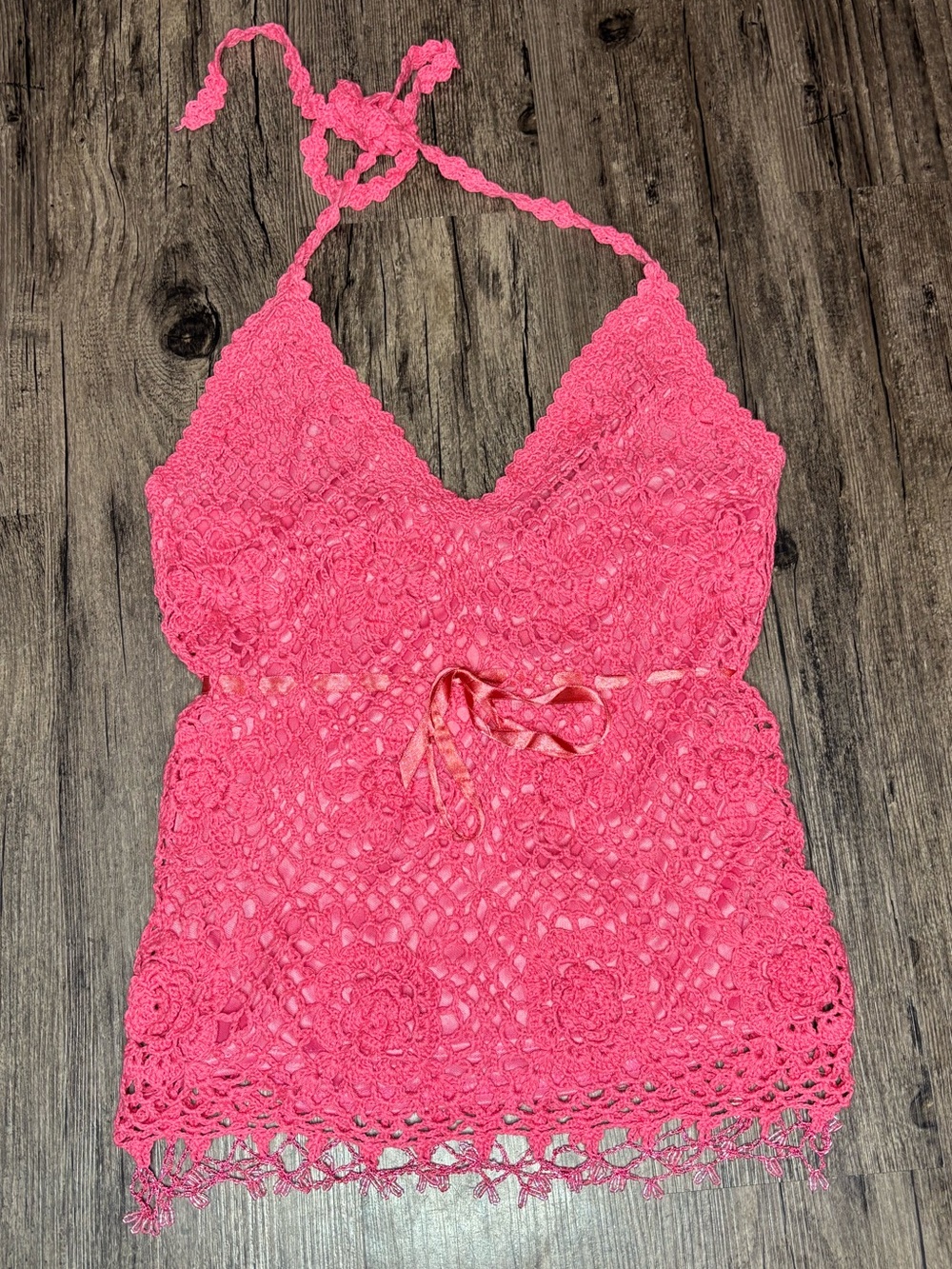 VTG Hot Pink Crochet Halter Top Boho V neckline Floral Pattern Beaded At Bottom